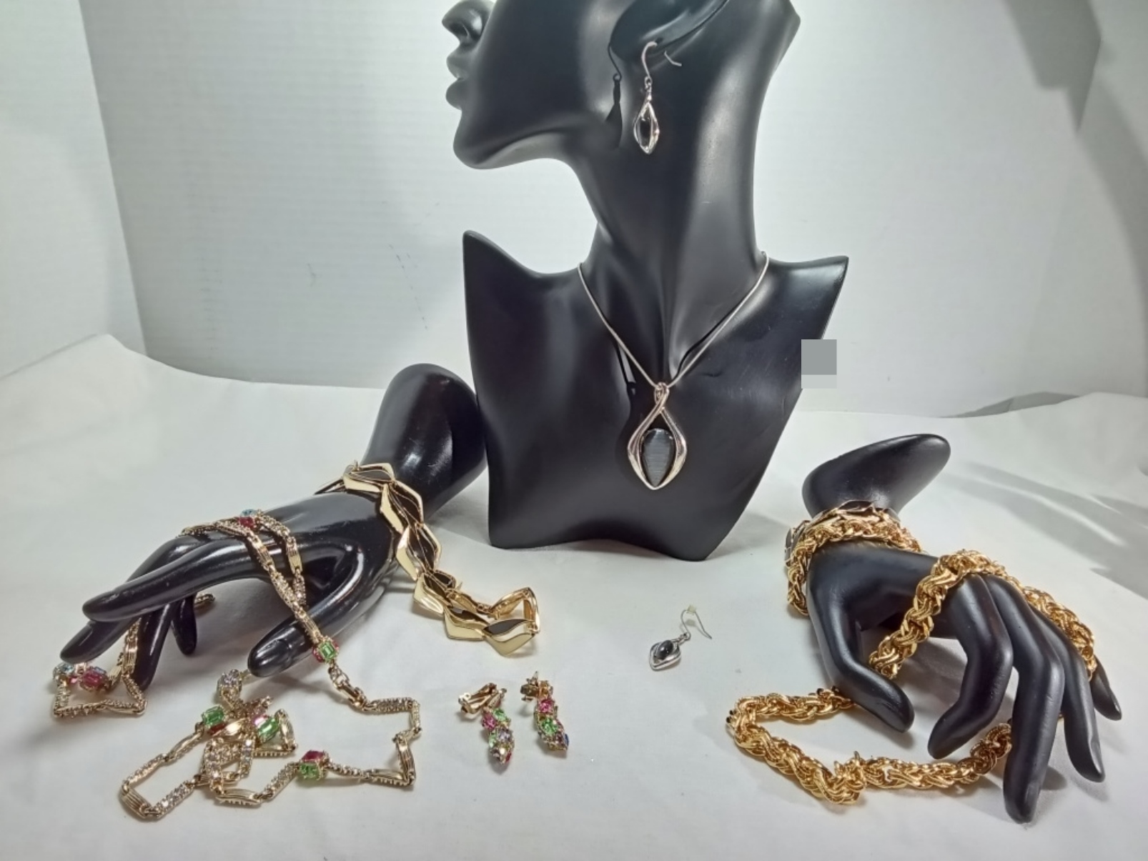 Mixed Metal Tone Jewelry Lot, 8 Pieces