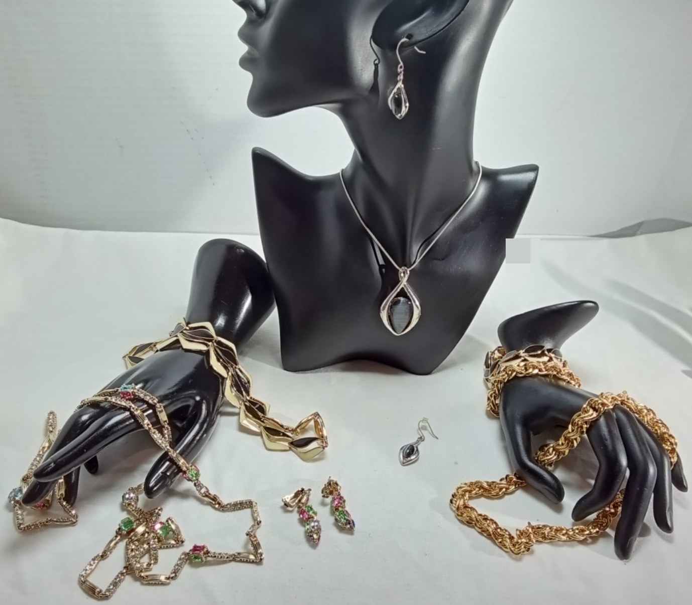 Mixed Metal Tone Jewelry Lot, 8 Pieces