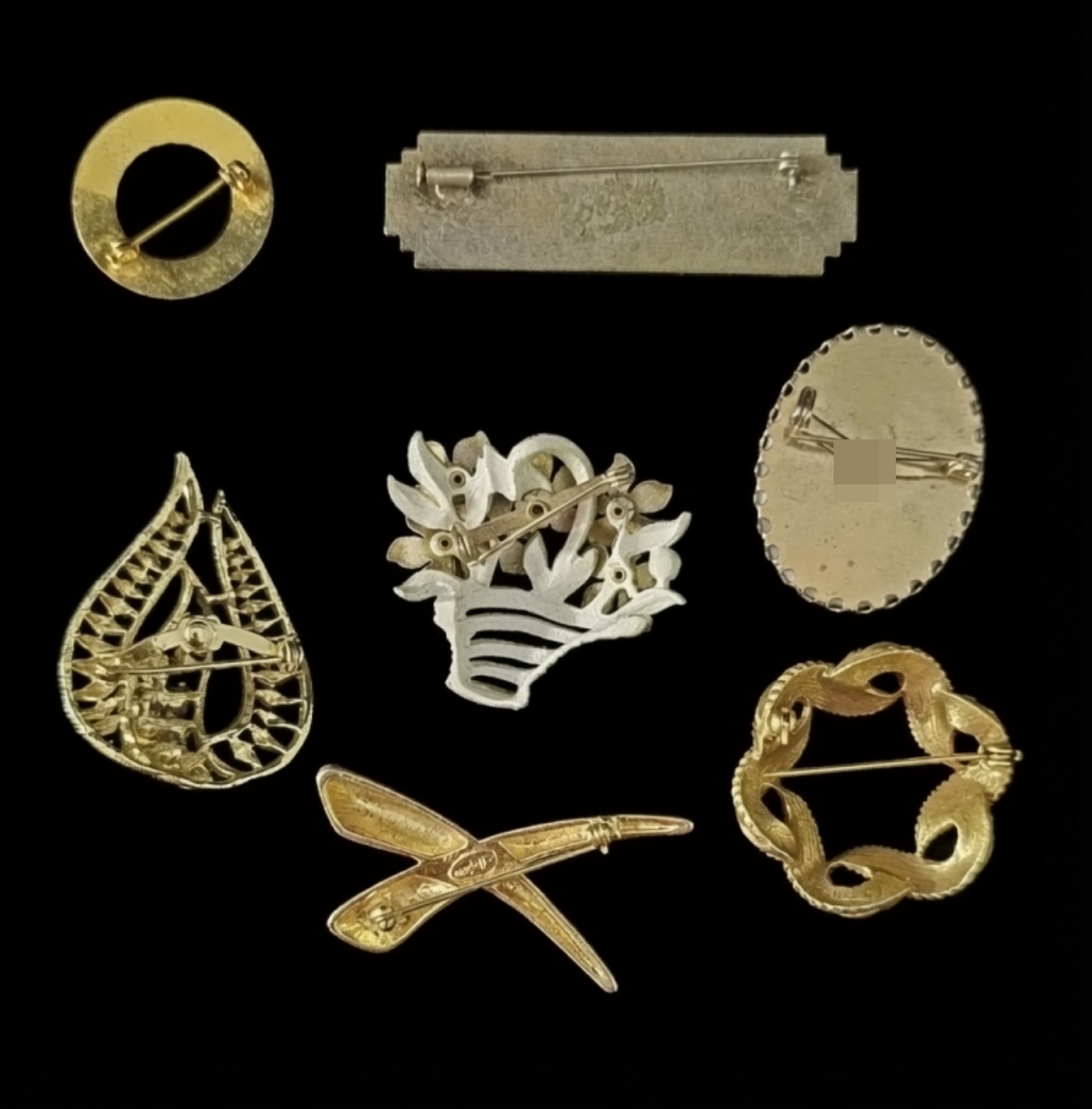 7 Mixed Brooches