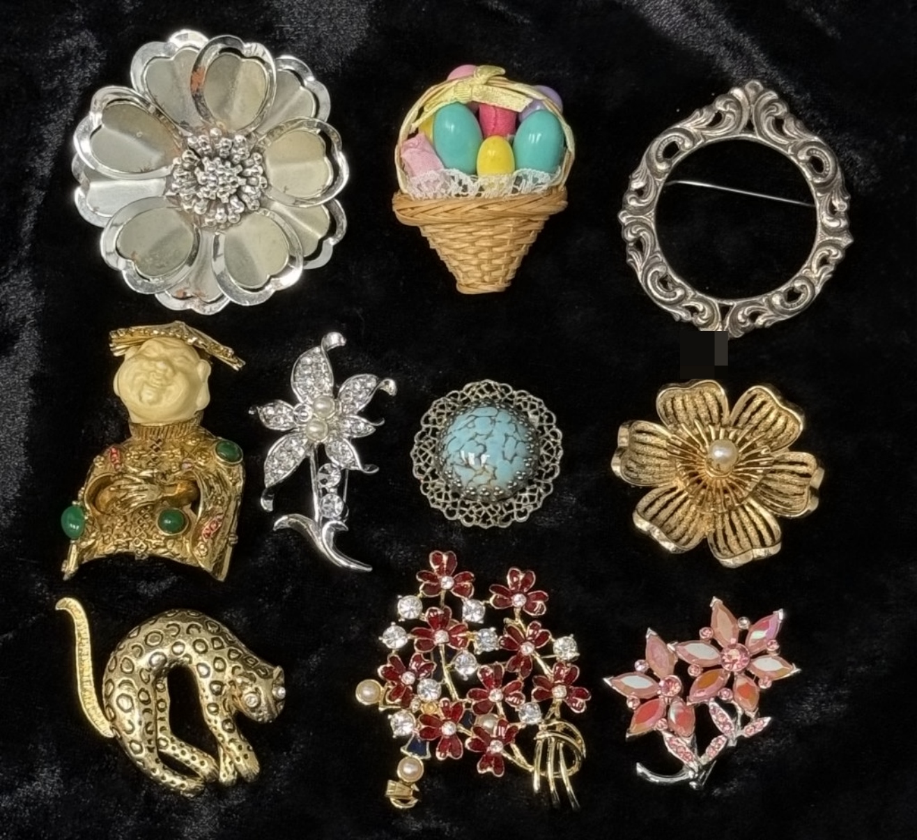 10 Costume Jewelry Brooches