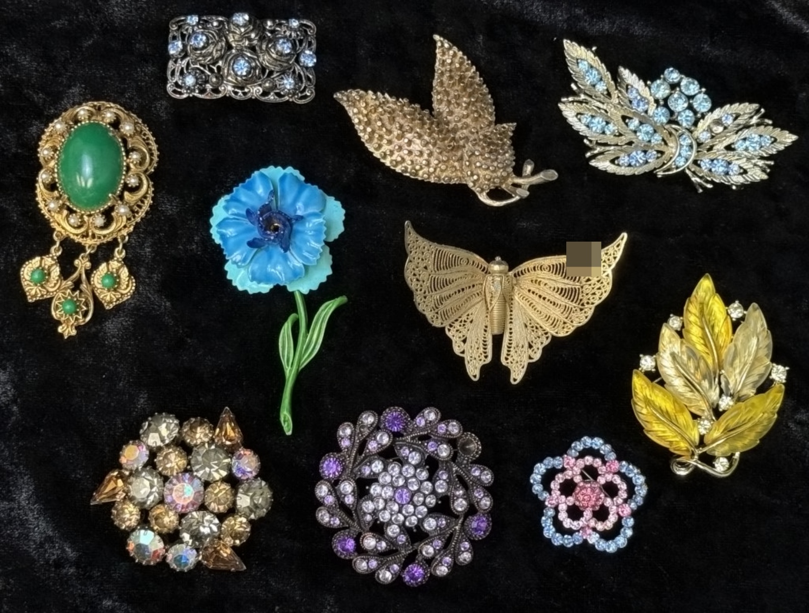 10 Various Brooches