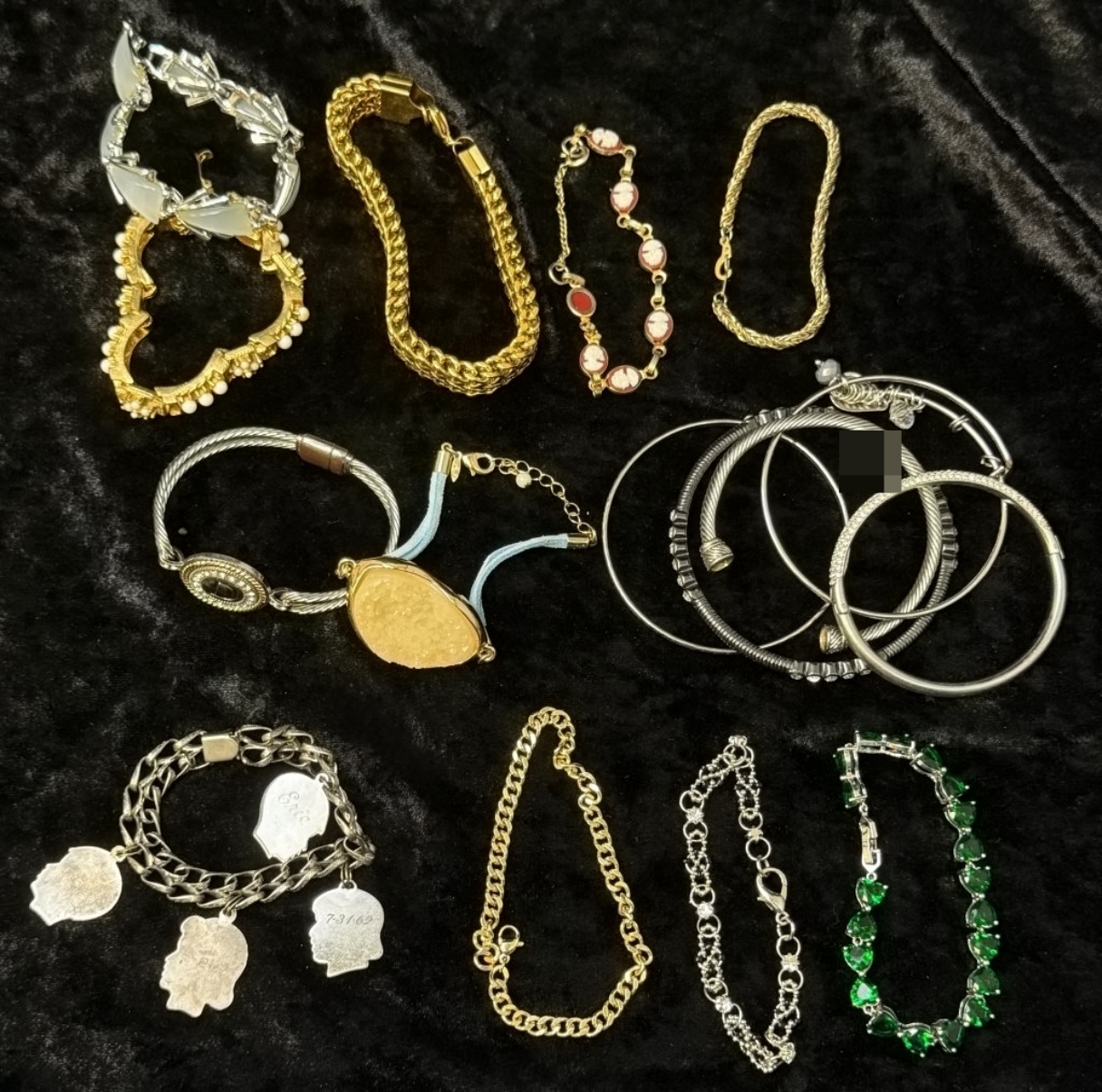 16 Bracelets