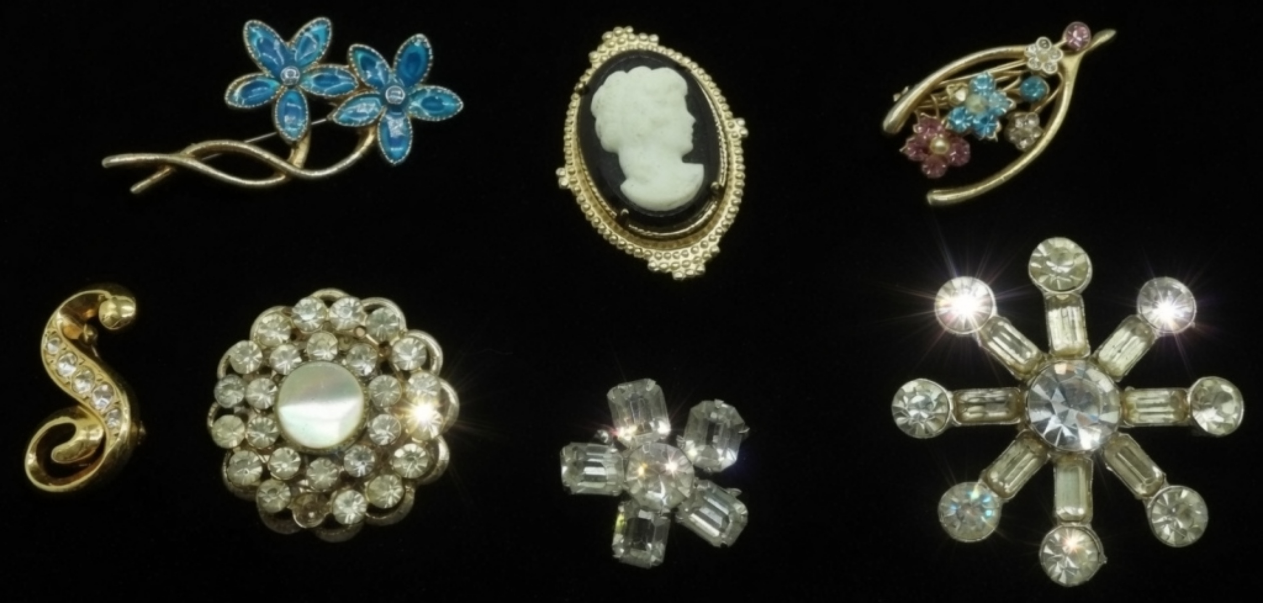 7 Small Vintage Brooches