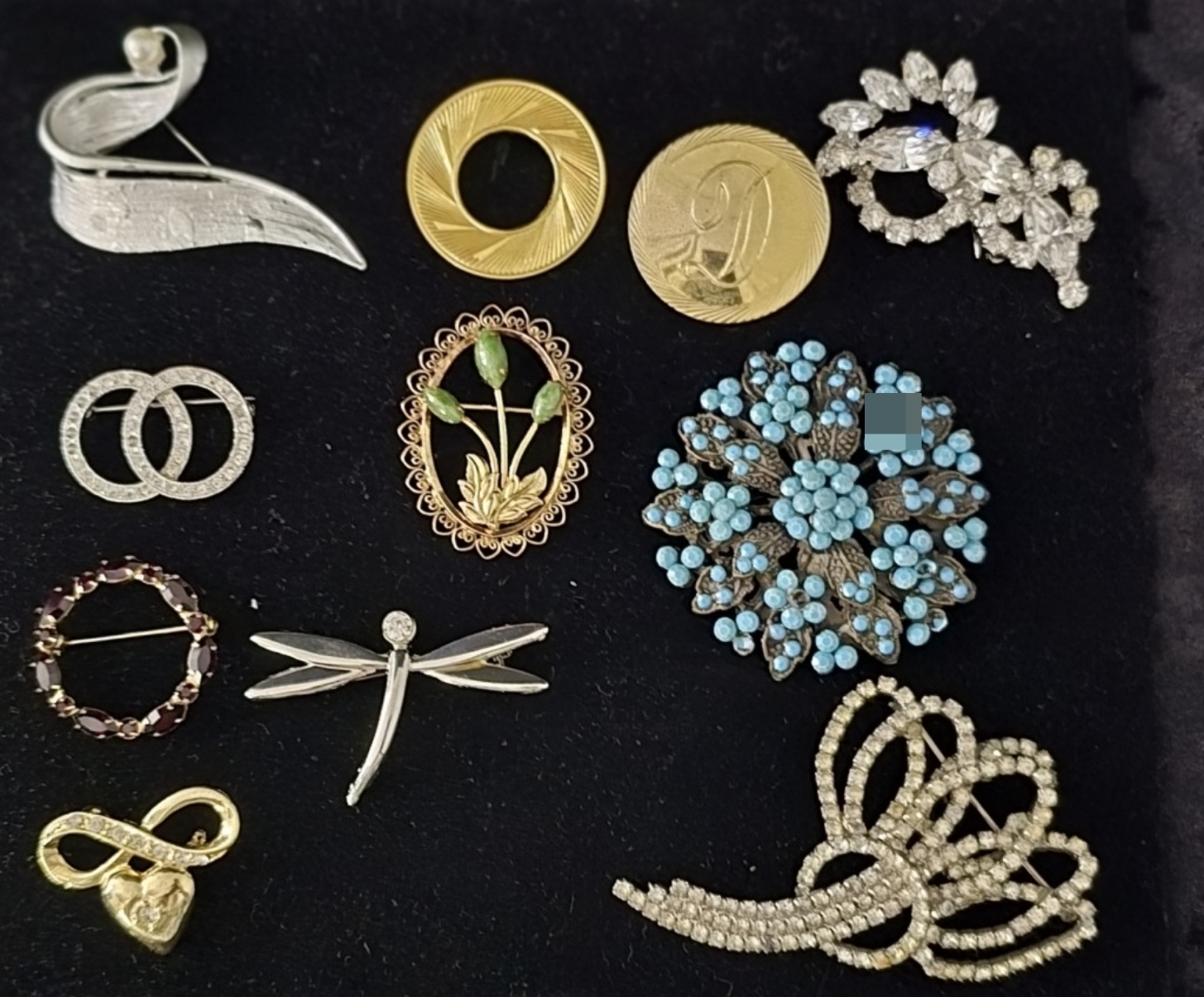 11 Vintage Brooches