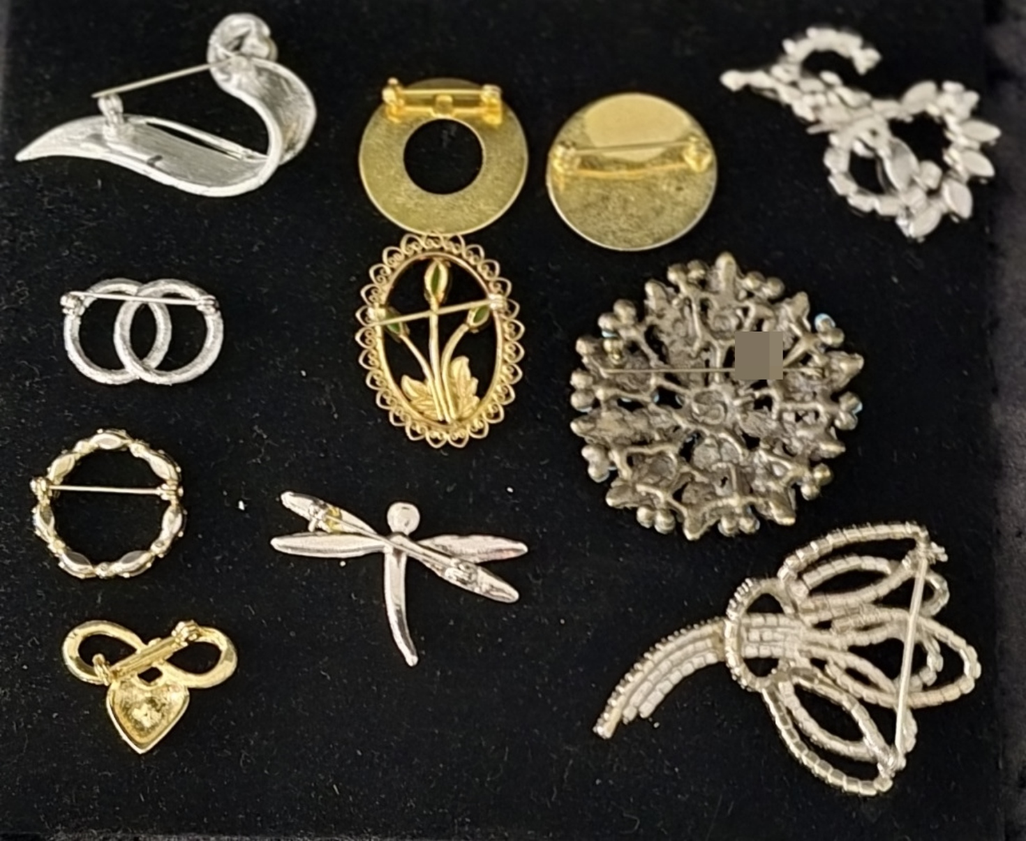 11 Vintage Brooches