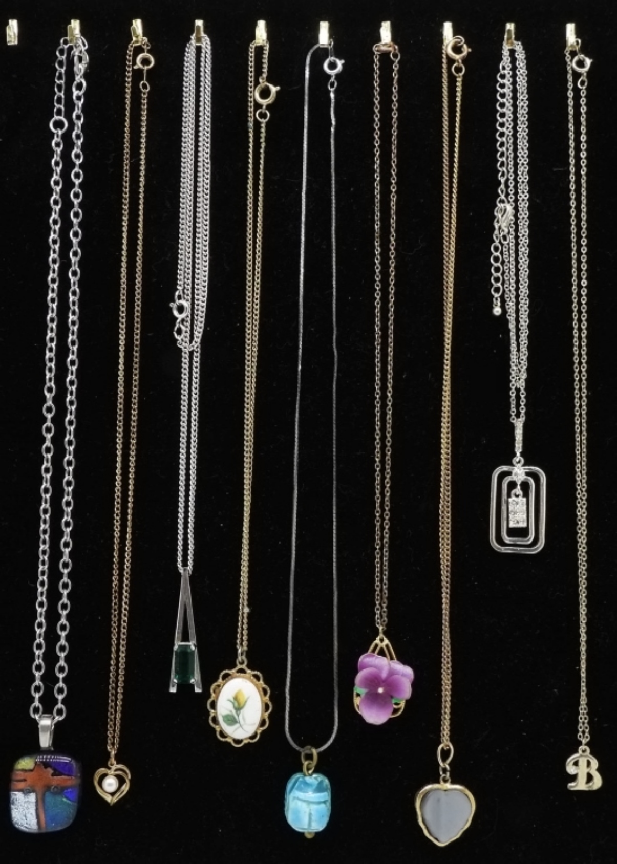 9 Pendant Necklaces