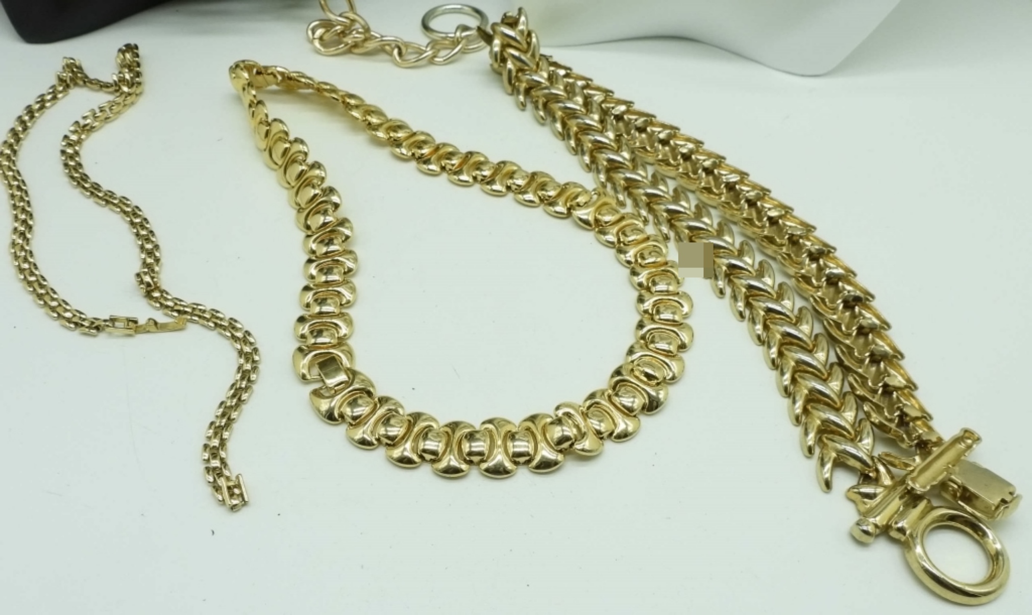 5 Gold Tone Becklaces