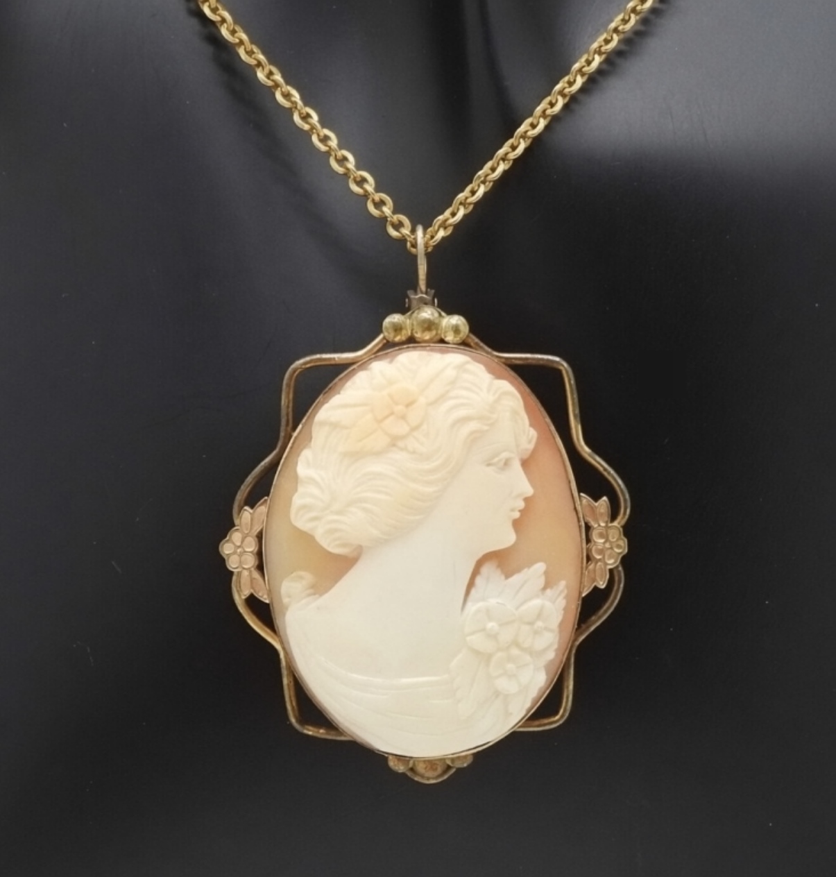Vintage-style Gold-tone Pendant Necklaces