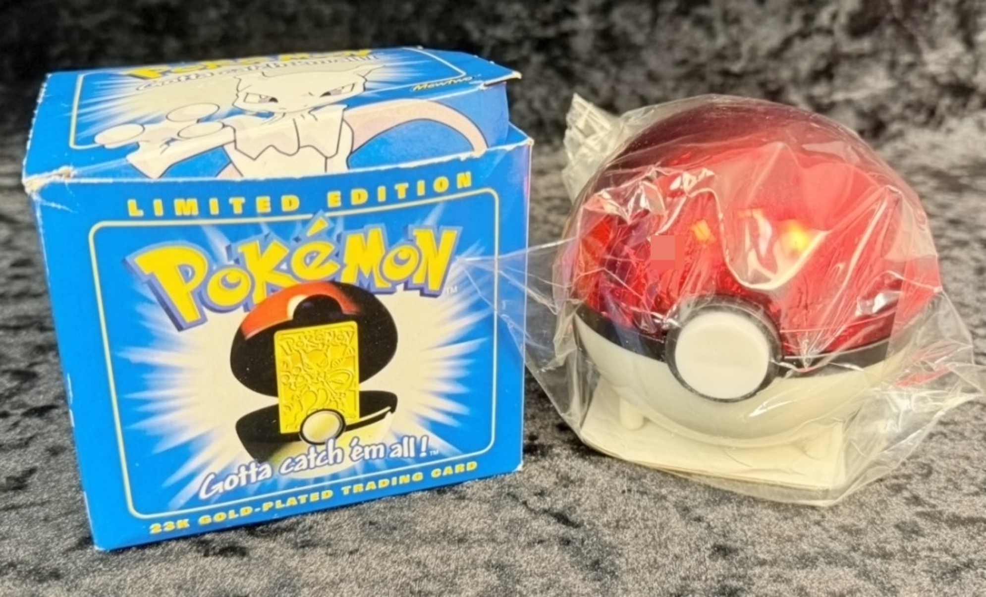 Pokemon Mewtwo 23K Gold-Plated Trading Card
