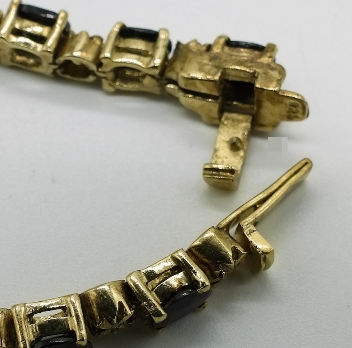 6 Simulated Sapphire & Diamond Pieces