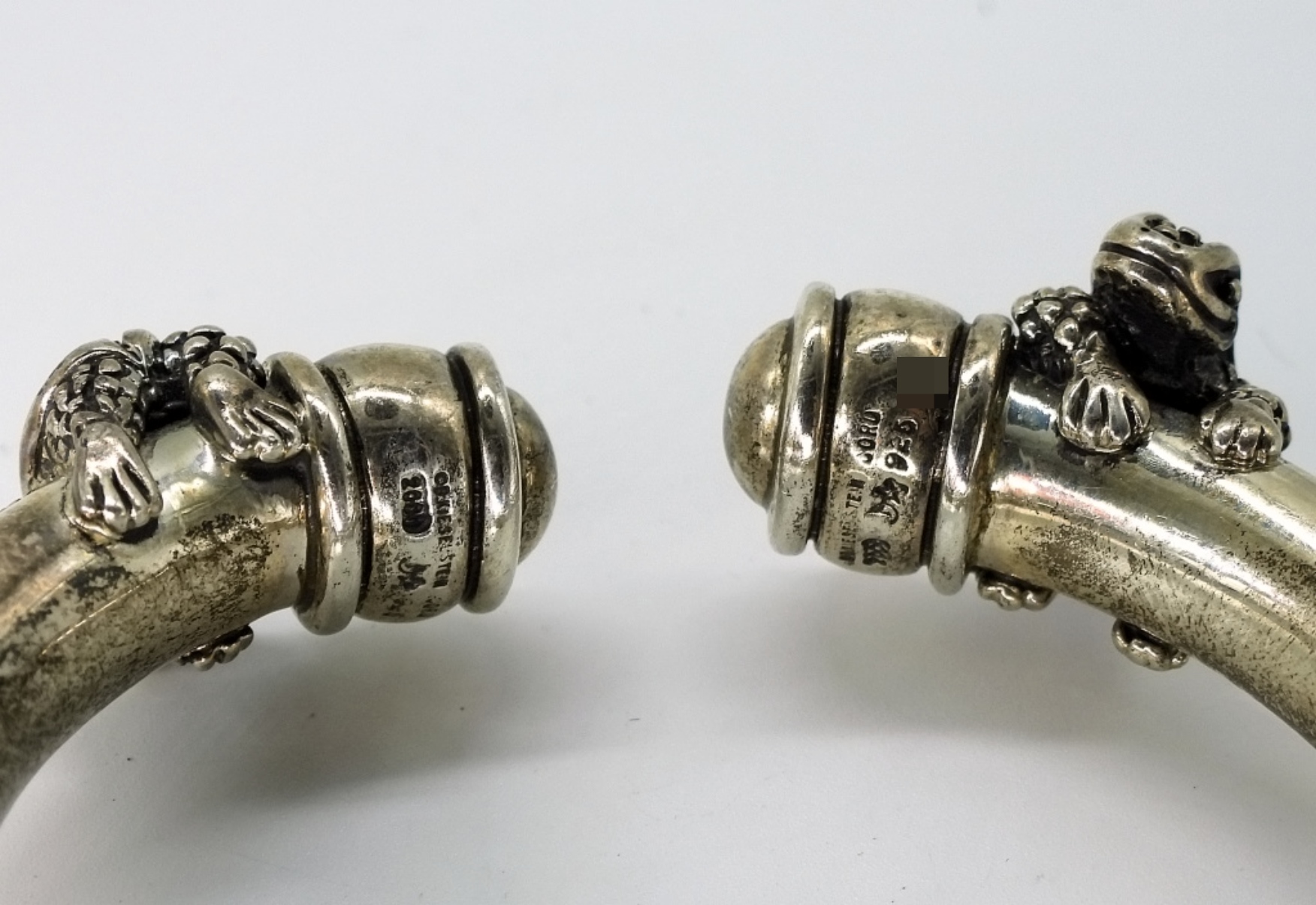Kieselstein-Cord, Sterling Frog Hinged Bangle