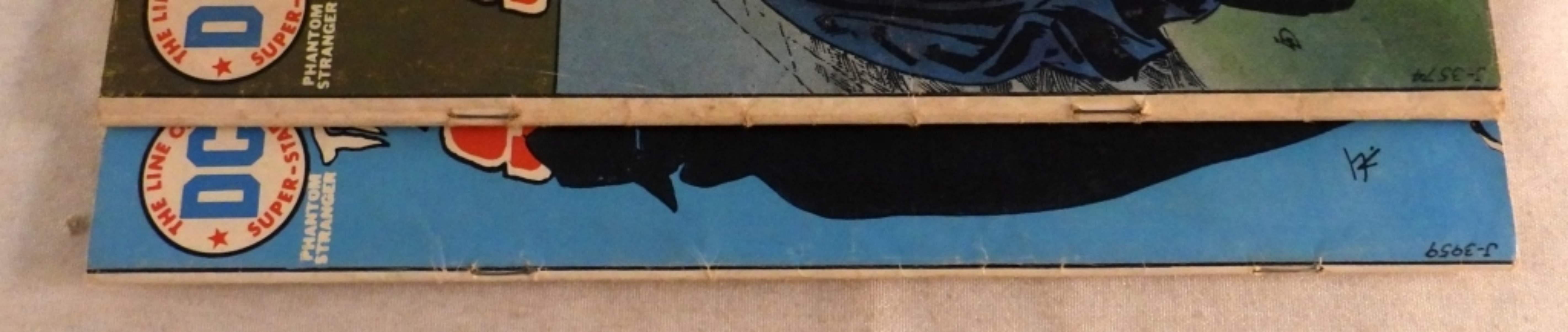 (2) DC The Phantom Stranger