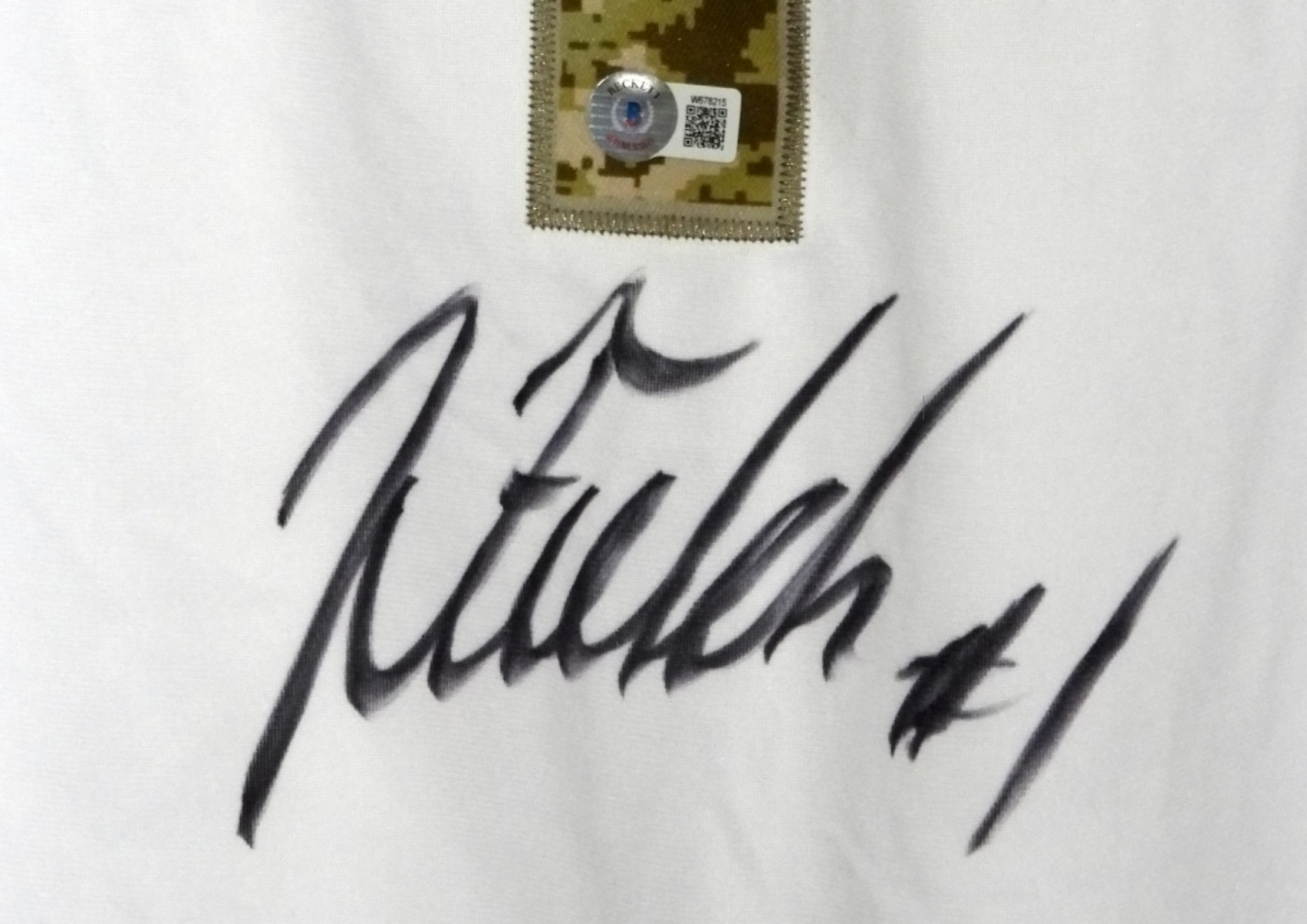 Justin Fields Autograph #1 Bears Jersey Beckett