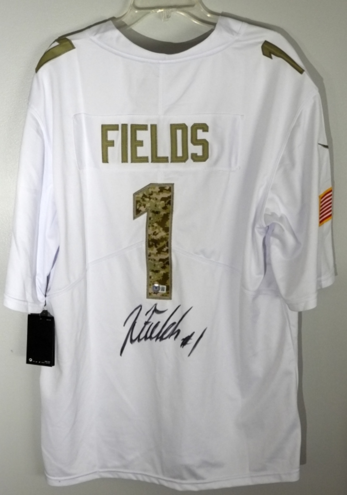 Justin Fields Autograph #1 Bears Jersey Beckett