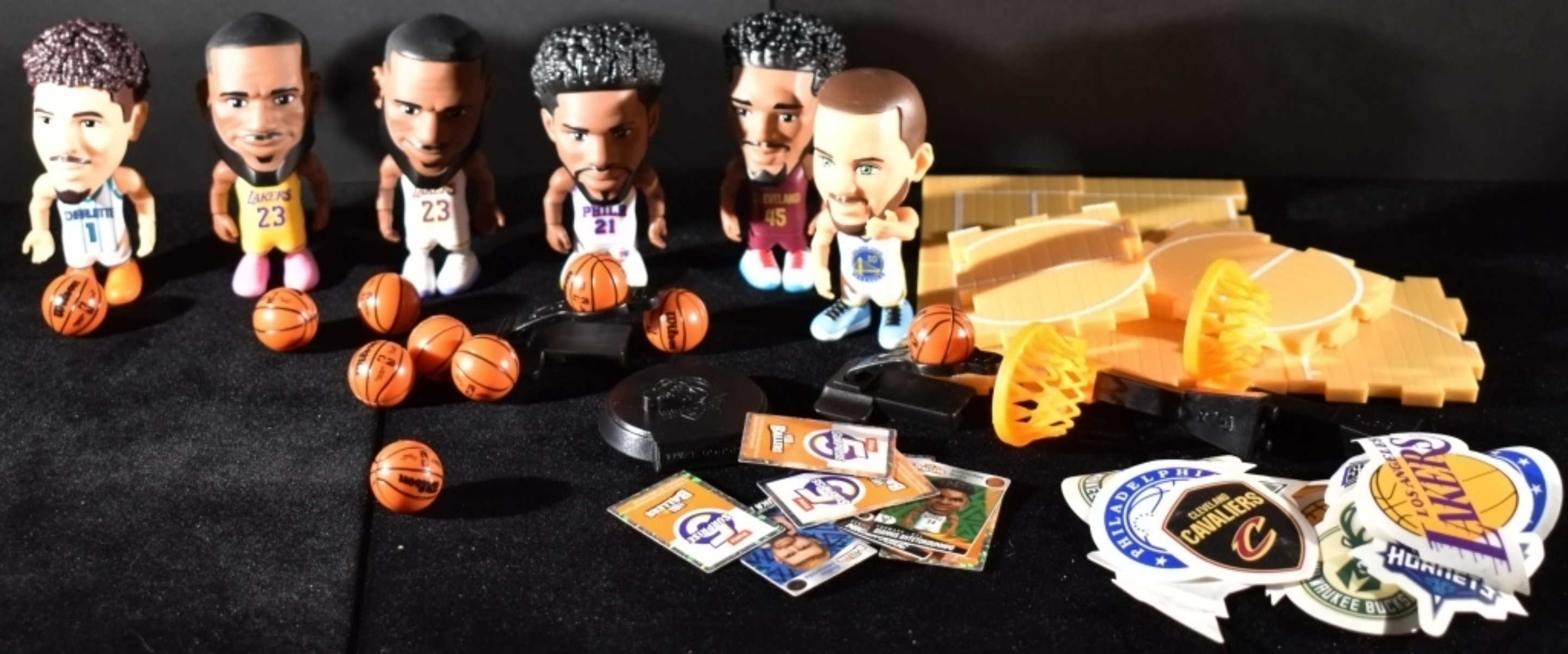 (2) Zuru 5 Surprise NBA Ballers FUN!!