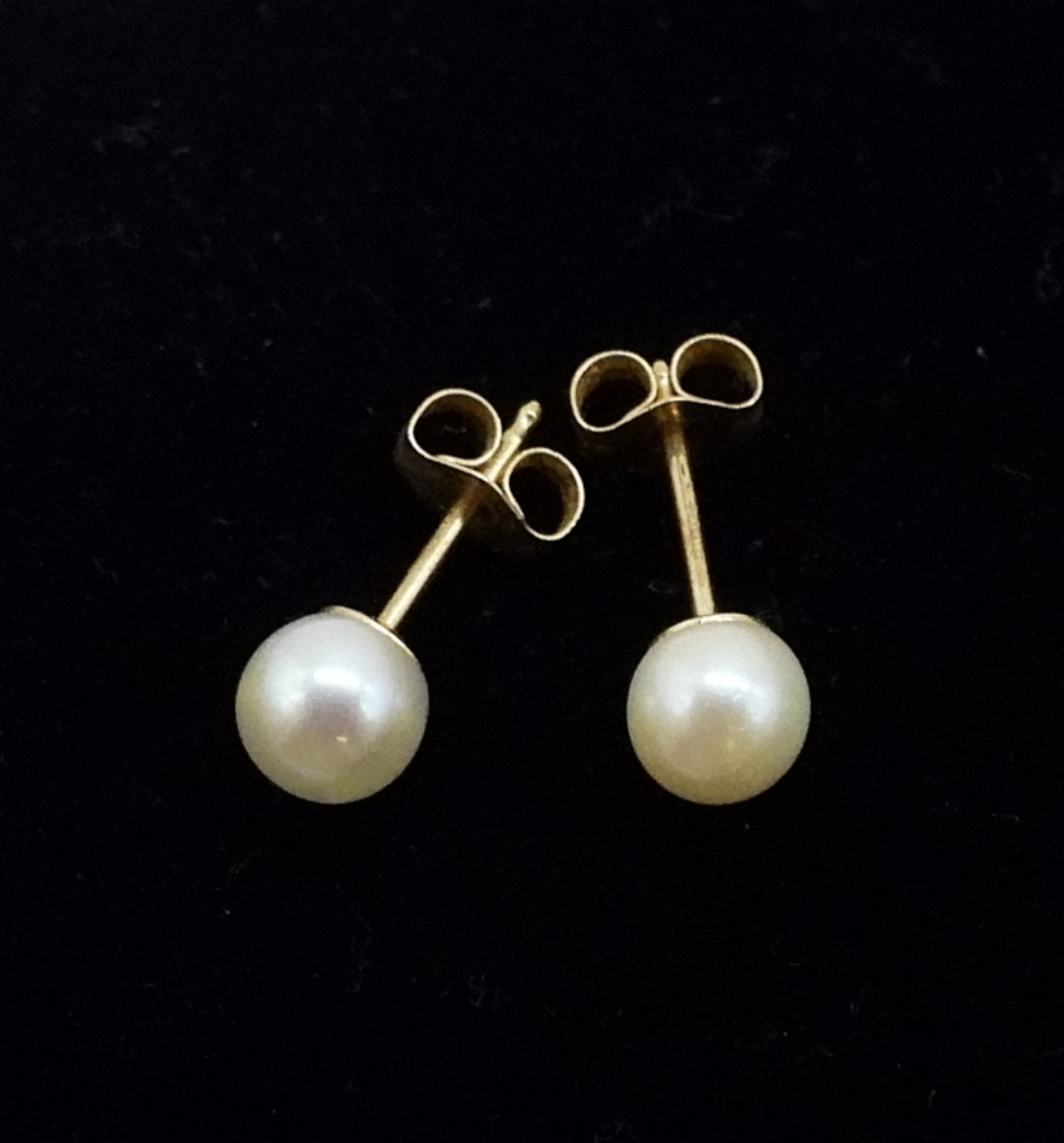 14K Yellow Gold Pearl Stud Earrings