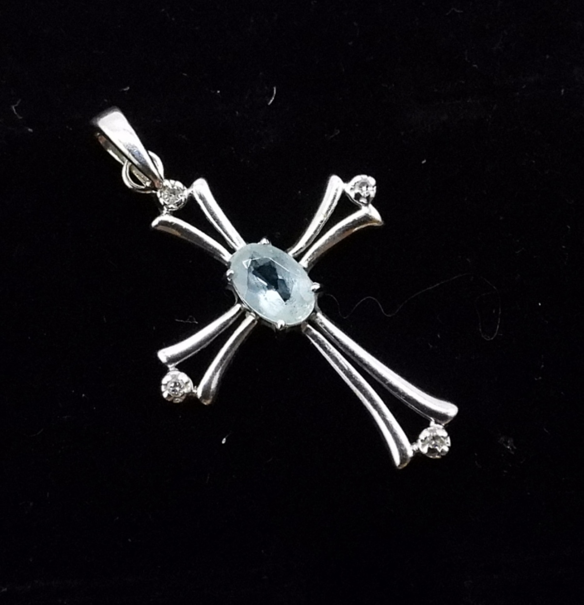 10K White Gold Cross Pendant, Aquamarine