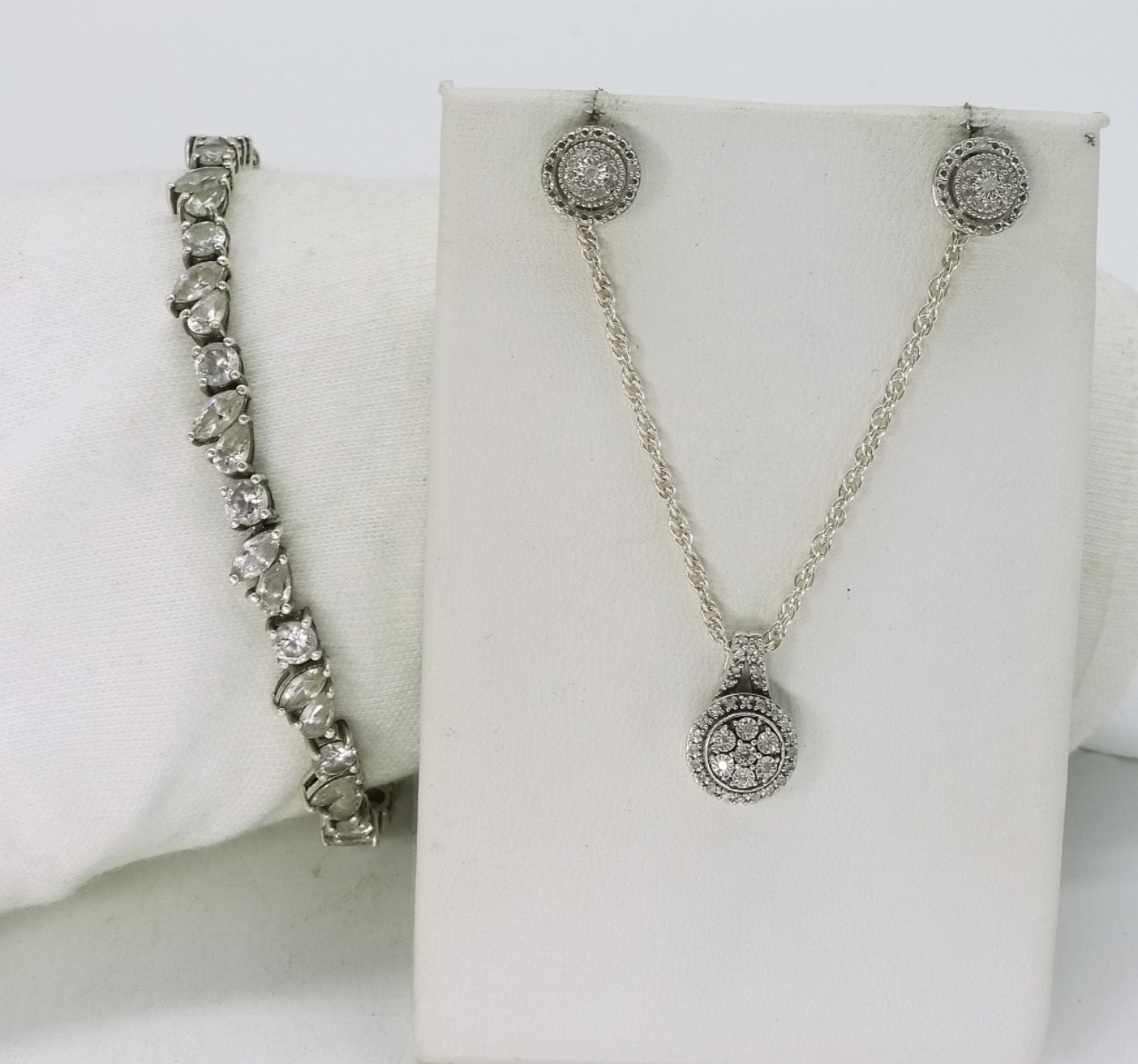 Gorgeous Simulated Diamond Set - 925