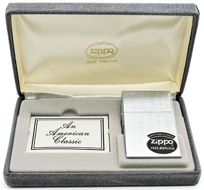 Zippo 1932 Replica American Classic Lighter. This unfired Zippo 1932 Replica features brushed 