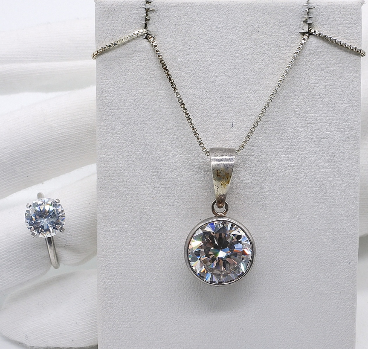 Beautiful Simulated Diamond 925 Set