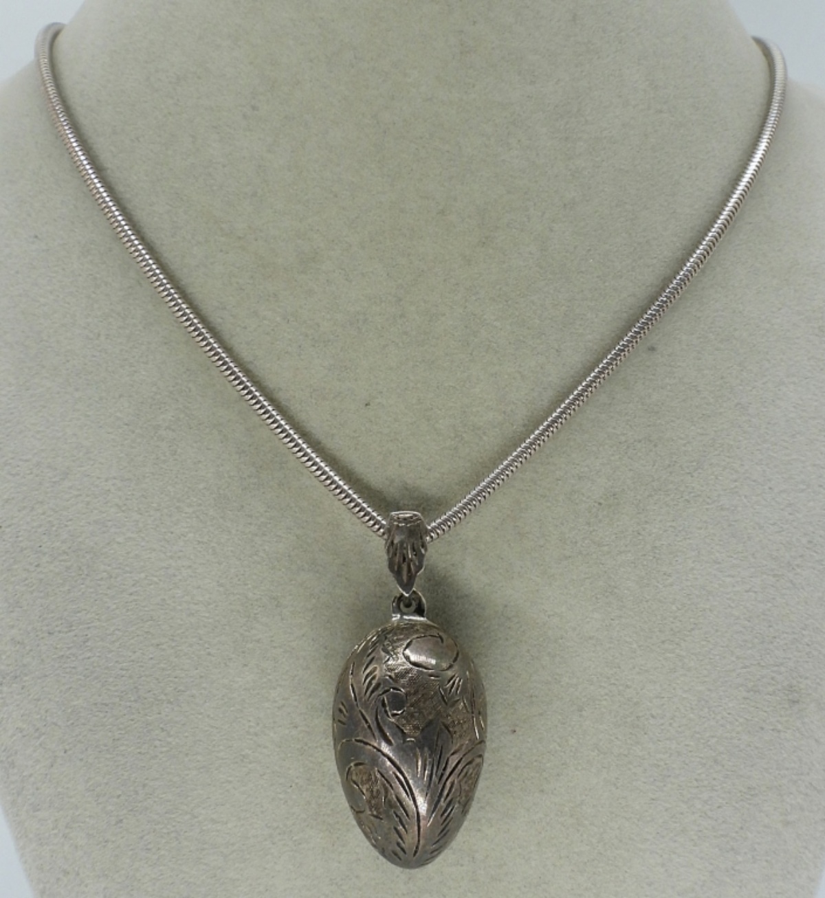 Vintage 925 Egg Shaped Necklace