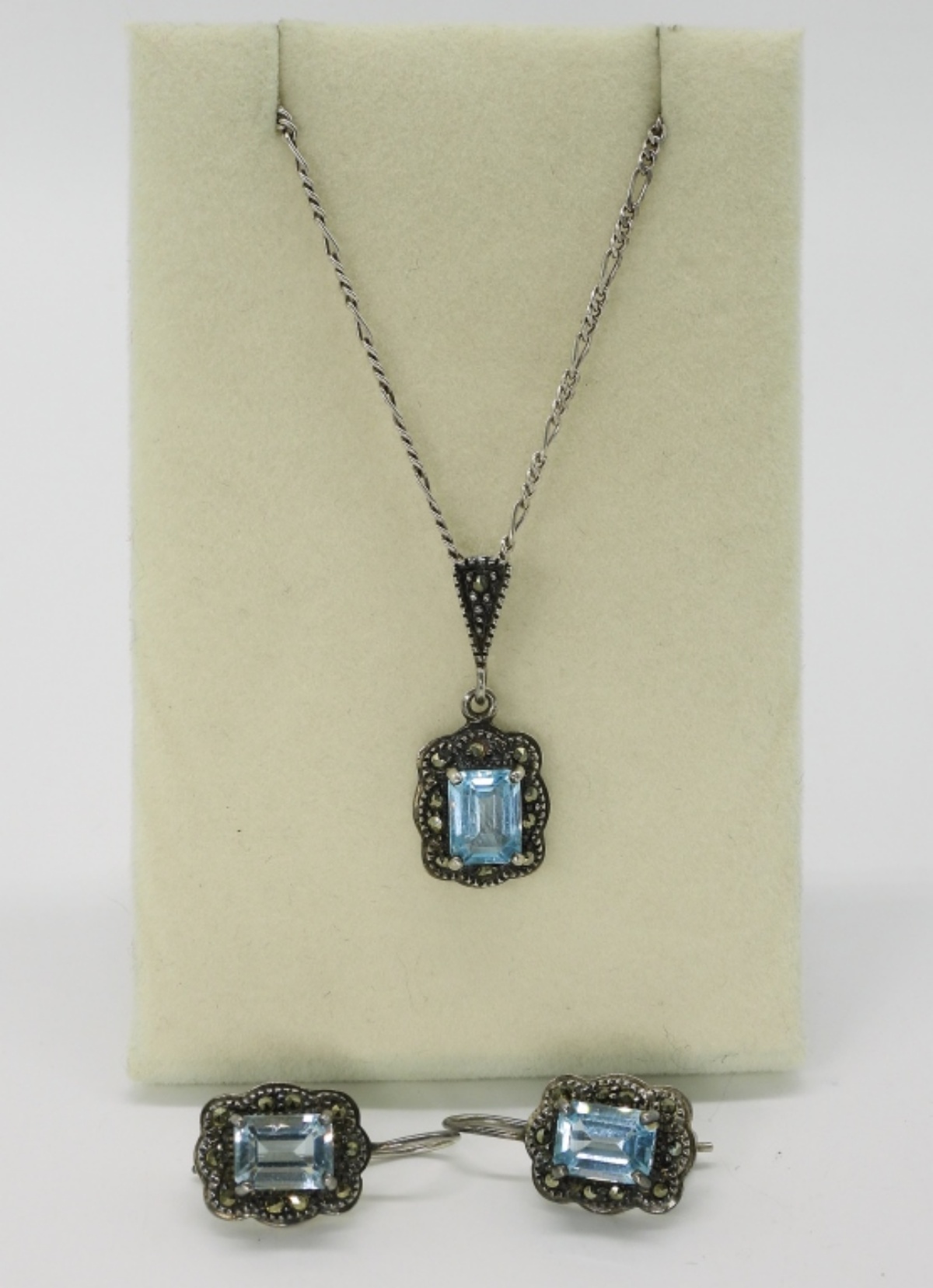 Beautiful Blue Topaz Matching Necklace Set