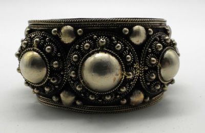 VINTAGE STERLING SIAM WIDE CUFF BRACELET. 40DWT, 7IN AROUND WITH GAP, STAMPED SIAM STERLING ON 