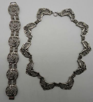 DANECRAFT STERLING FLOWER NECKLACE & BRACELET SET. 41.5DWT, BOTH HAVE FLOWER AND LEAF DESIGNS 