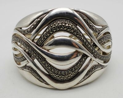 LARGE STERLING CUFF BRACELET W/MARCASITE STONES. 38DWT, MARCASITE STONES MAKE A WAVE-LIKE DESIGN 