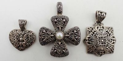 (3) STERLING PENDANTS. 21DWT, 1-CROSS WITH A FAUX PEARL IN THE MIDDLE FLOWER DESIGN, 2IN LENGTH 