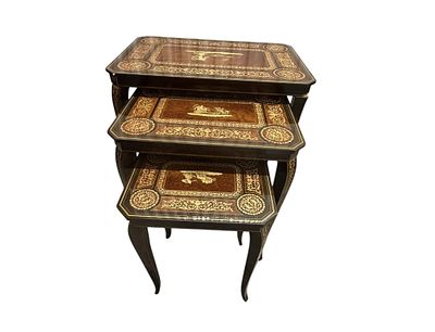 SET OF THREE CONTINENTAL MARQUETRY INLAID NESTINGS. The three graduated tables feature richly 
