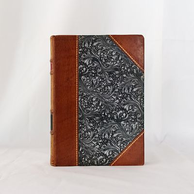 Livro "Histoire de l'Art", H. Laurens, 1953. Encadernado em couro com padr&atilde;o abstrato preto e 