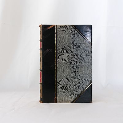 Livro "La Filosof&iacute;a en la Edad Media", &Eacute;tiene Gilson, 1965. Encaderna&ccedil;&atilde;o em couro preto, branco 