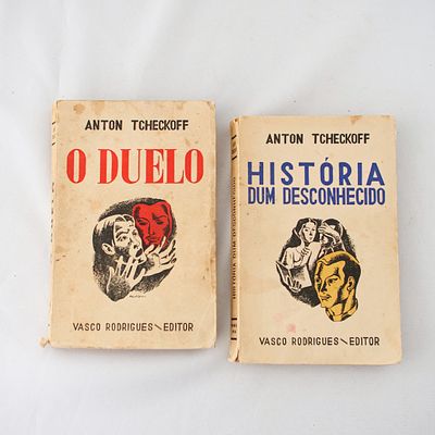 Conjunto de dois livros de Anton Tchekov, publicados pela editora Vasco Rodrigues em 1938. 