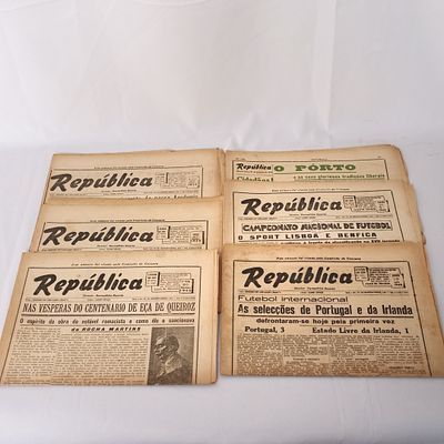 Lote de 6 Jornais “A Rep&uacute;blica” (1945 e 1946). Lote de 6 Jornais “A Rep&uacute;blica”. Cinco dos seis 
