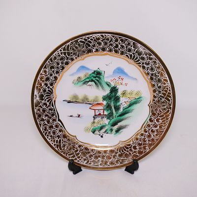 Conjunto de 4 pratos em porcelana oriental. Conjunto de quatro (4) pratos de porcelana oriental 