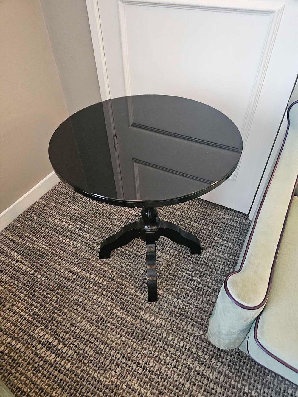 Lot 541: * A versatile pair of Matilda side tables