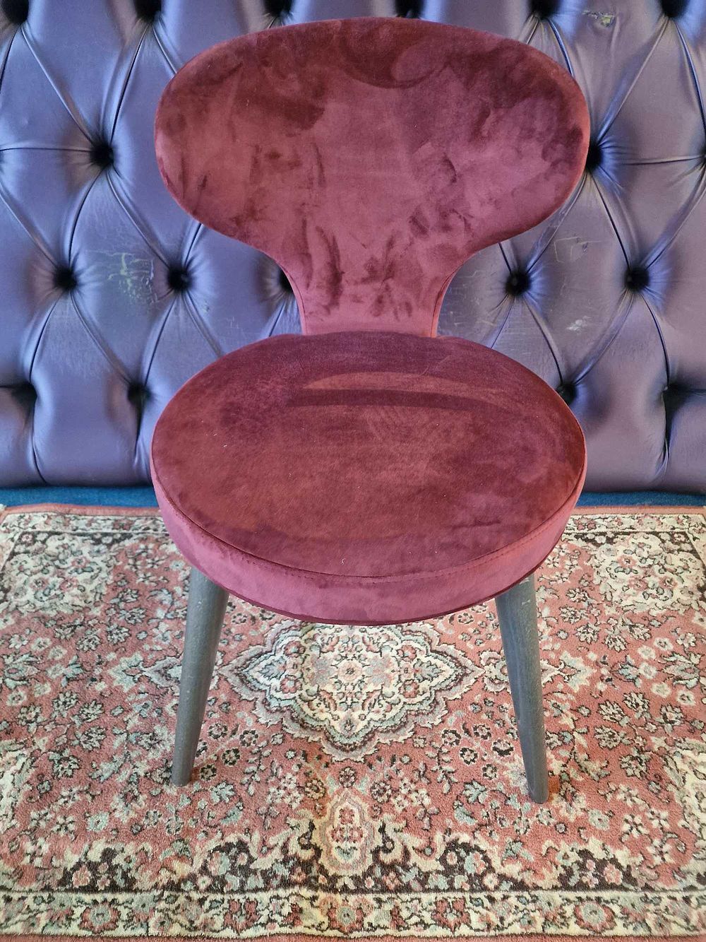 Lot 164: * A mauve velvet upholstered side chair on wooden grey tapering legs