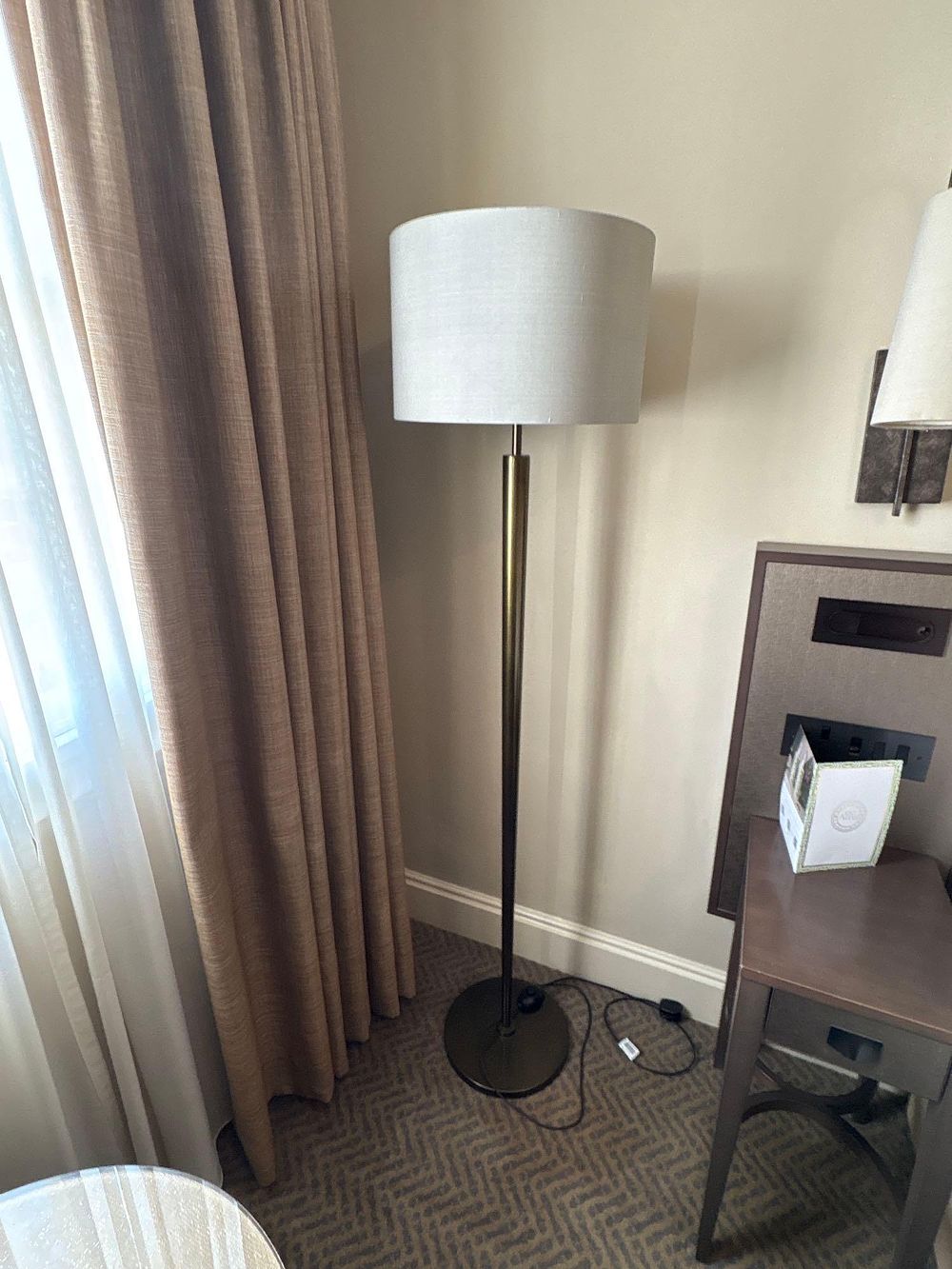 Lot 1102: * Numirra modern floor lamp