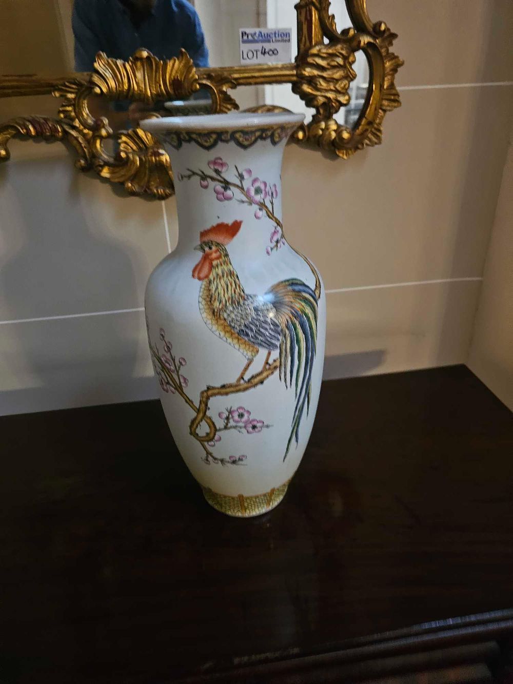 Lot 401: * A porcelain ase