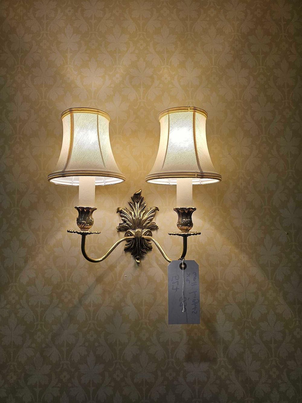 Lot 527: * 2 x double-arm wall sconce