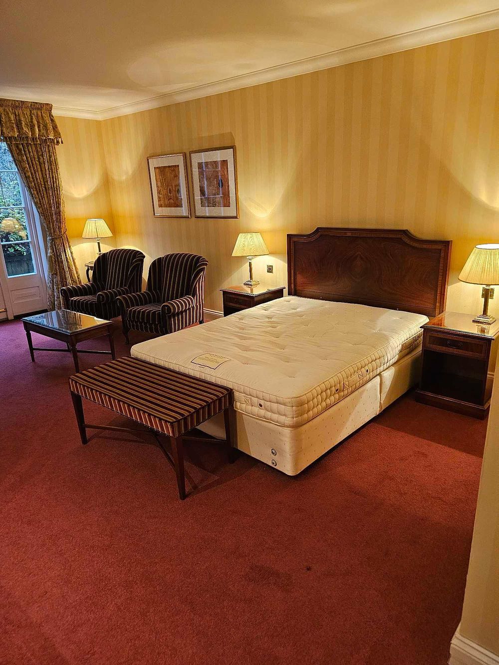 Lot 550: * Room 106 Contents of hotel bedroom freestanding furniture as photographed briefly comprising