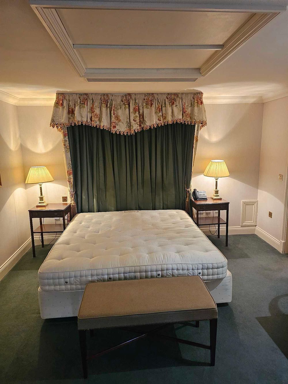 Lot 574: * Room 141 Contents of hotel bedroom freestanding furniture as photographed briefly comprising