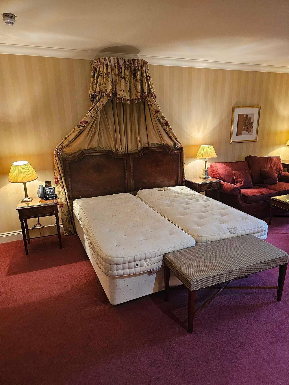 Lot 576: * Room 143 Contents of hotel bedroom freestanding furniture as photographed briefly comprising
