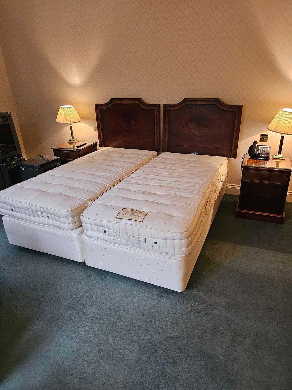 Lot 835: * Room 322 Contents of hotel bedroom freestanding furniture as photographed briefly comprising