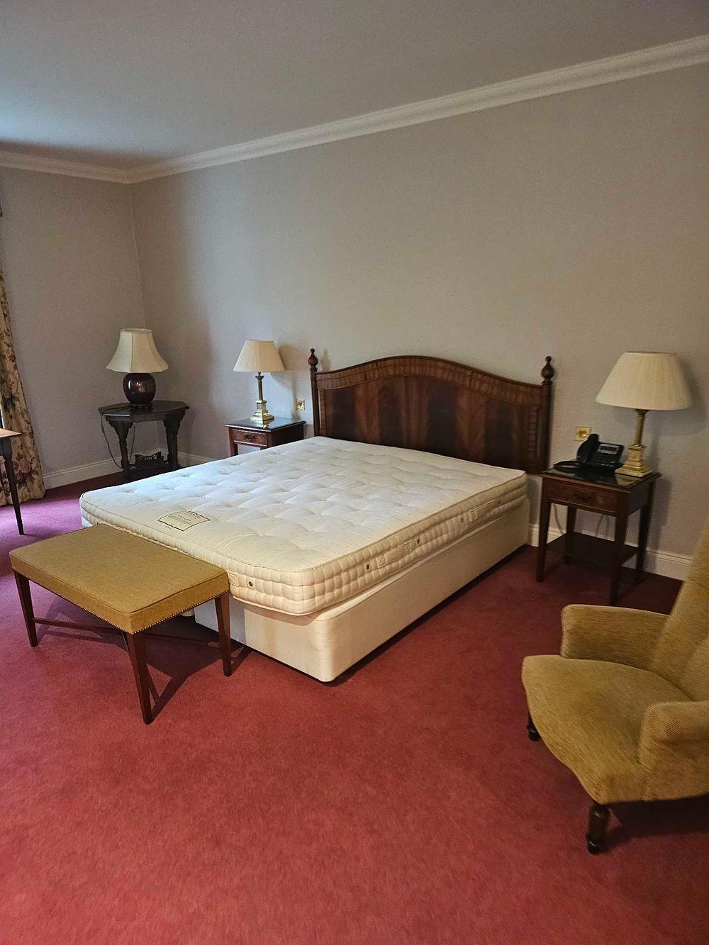 Lot 852: * Room 345 Contents of hotel bedroom freestanding furniture as photographed briefly comprising