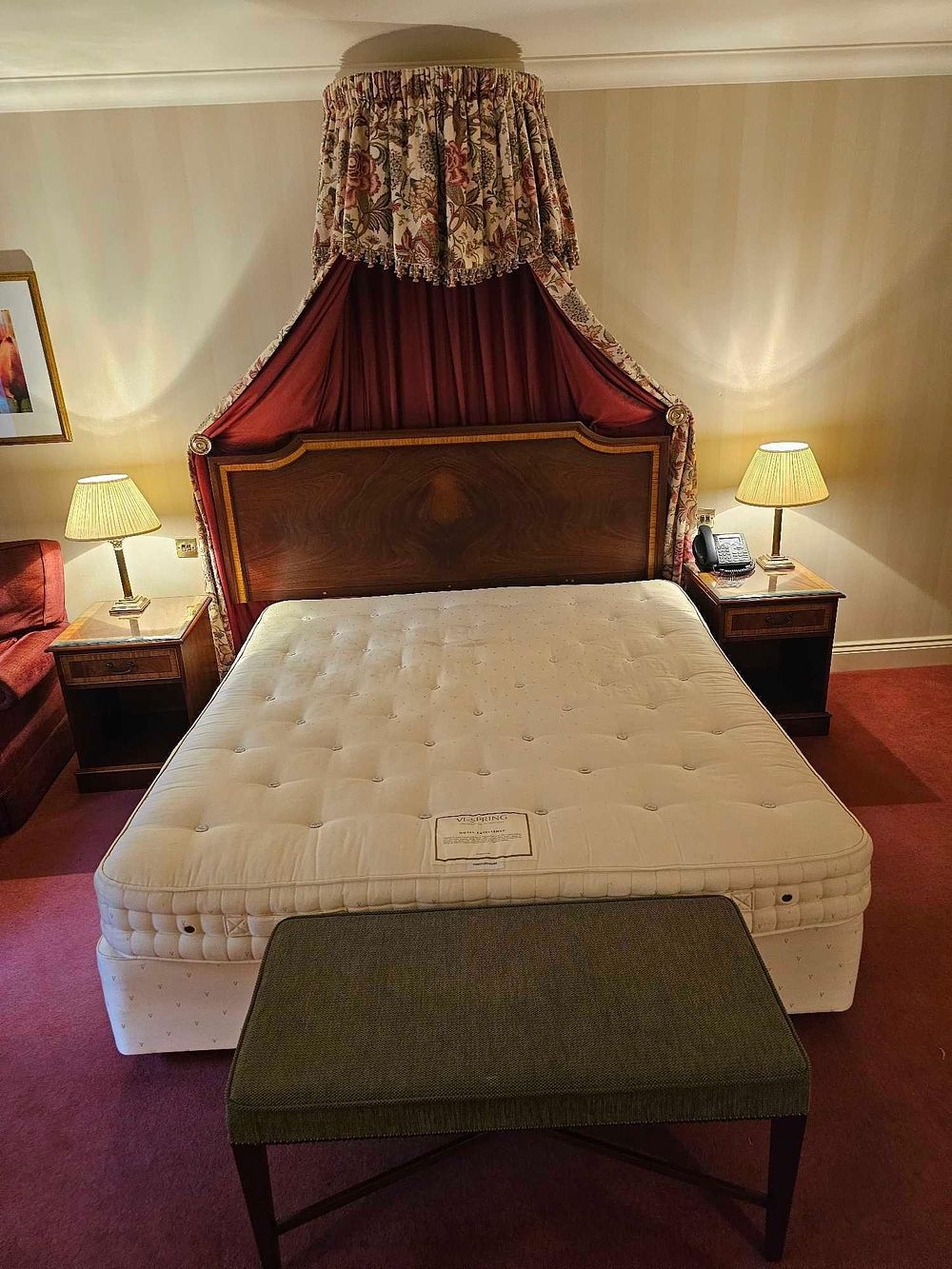 Lot 870: * Room 367 Contents of hotel bedroom freestanding furniture as photographed briefly comprising