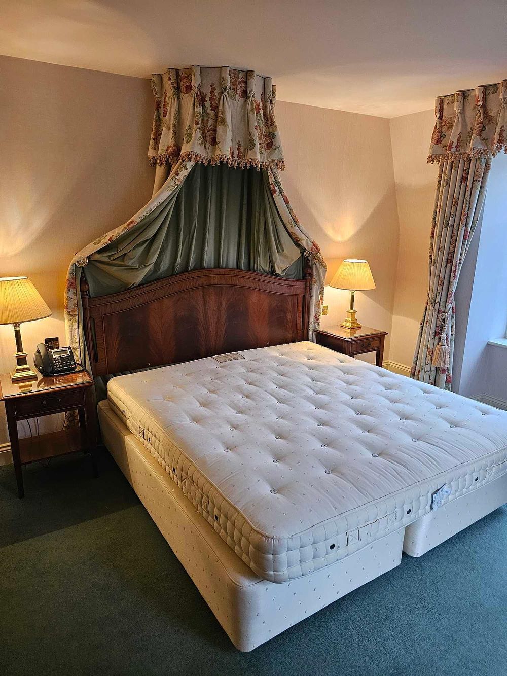 Lot 875: * Room 378 Contents of hotel bedroom freestanding furniture as photographed briefly comprising