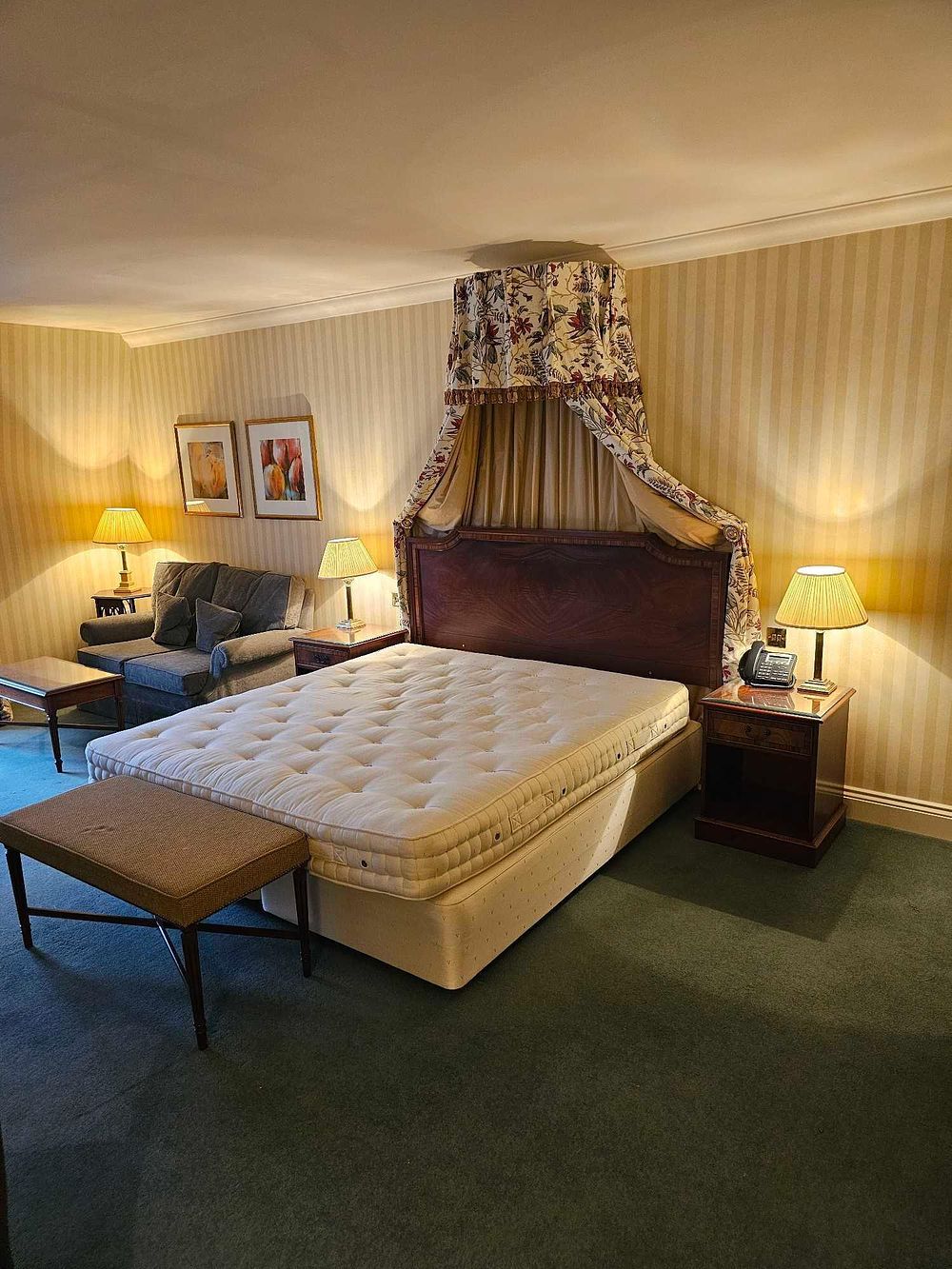 Lot 879: * Room 370 Contents of hotel bedroom freestanding furniture as photographed briefly comprising