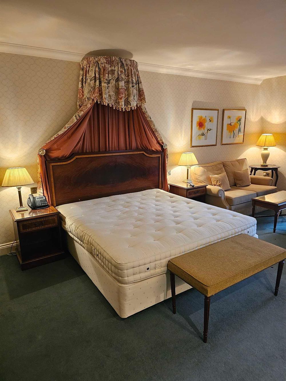 Lot 880: * Room 368 Contents of hotel bedroom freestanding furniture as photographed briefly comprising